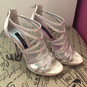 Nina brand Jeweled cream heels